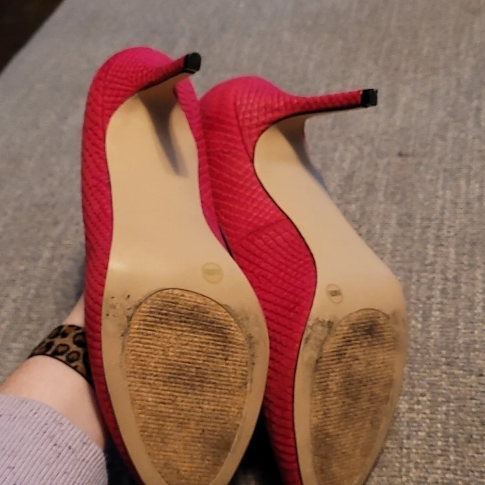 Jessica Simpson bright pink embossed reptile scale heels sz 9.5 shoes SH174
